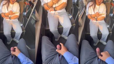 公交车重口猎奇黑料！男子掏屌对着女子撸管全程无声 美女追剧毫无察觉 刺激窒息尺度炸裂！